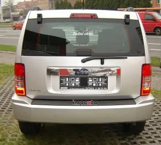 2008 - 12 JEEP LIBERRY - CHEROKEE - zadní okno
