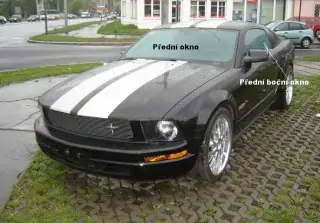 2005- 10 FORD MUSTANG - Čelní okno