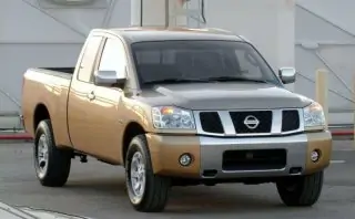 2004 - 15 NISSAN TITAN - čelní okno
